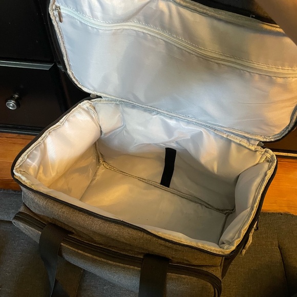 Beka DOG Travel Bag comes with foldable water/food containers! Brand new! - Picture 5 of 8